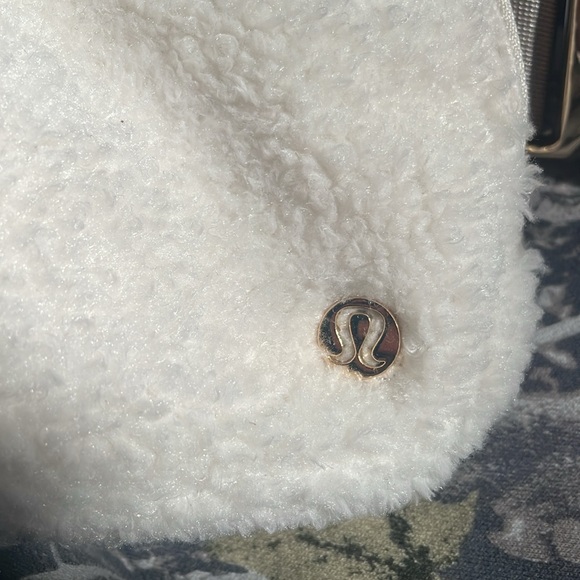 Lululemon Sherpa belt bag - Picture 2 of 4
